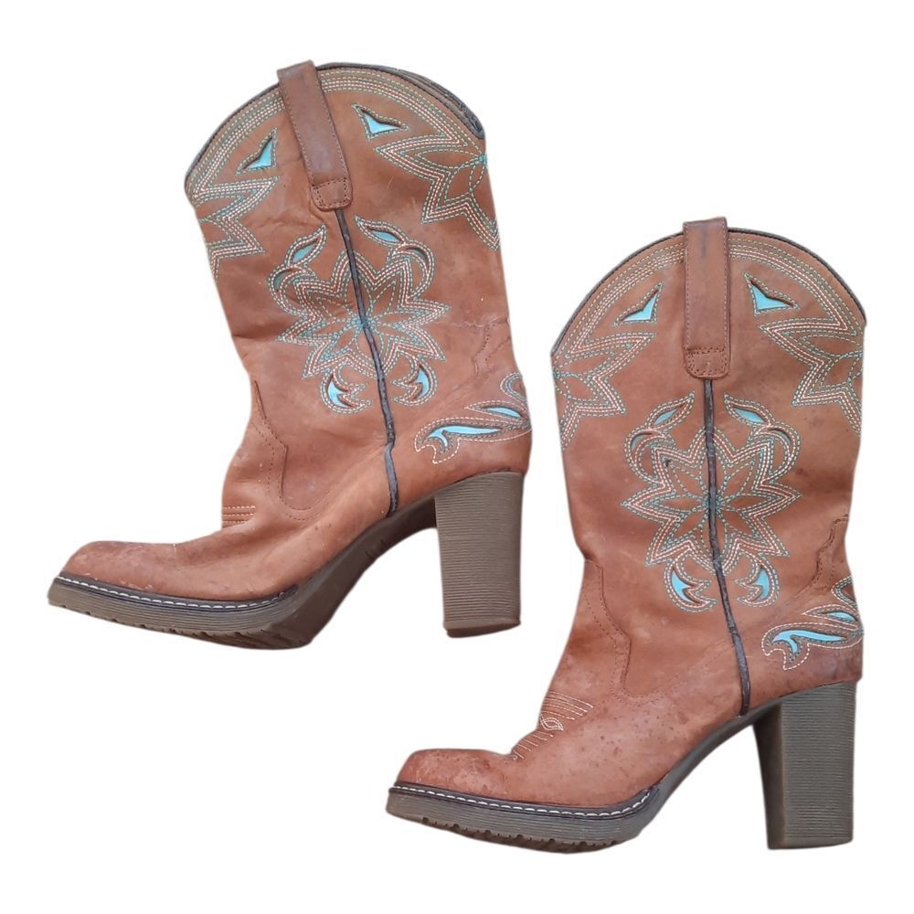 Roper Tan Heeled Boots with Turquoise Stitching